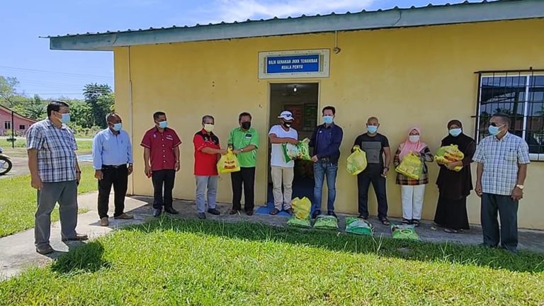 7,320 Penduduk Dari Golongan B40,e-Kasih Terima Bantuan Bakul Makanan Di Kuala Penyu