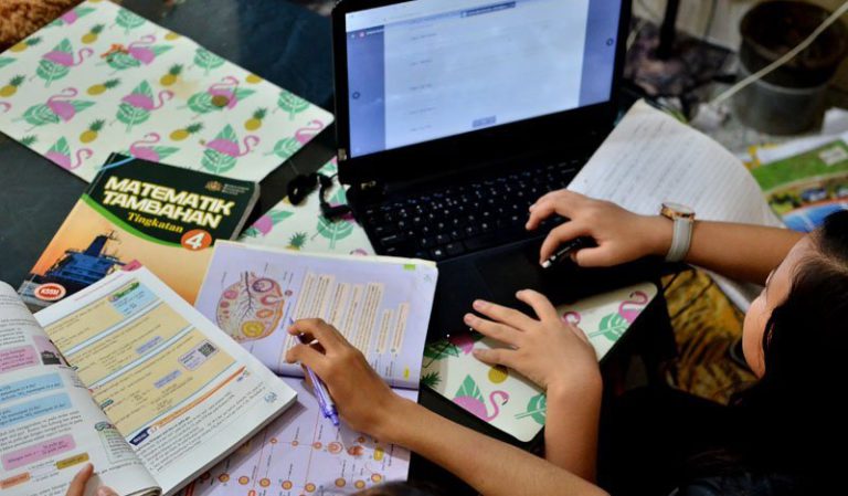 Kerajaan Sabah Agih 10,000 Unit Komputer Riba Kepada Pelajar SPM,STPM dan STAM