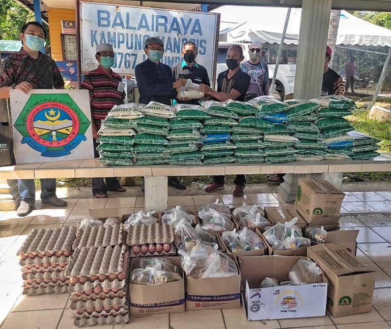 ASMAKK dan YADIM Hulur Bantuan di PKPD Kg Manggis Menumbok