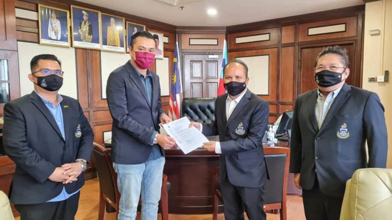 Pembantu Menteri KBS Terima Kunjungan Hormat Pengarah Sabah FC