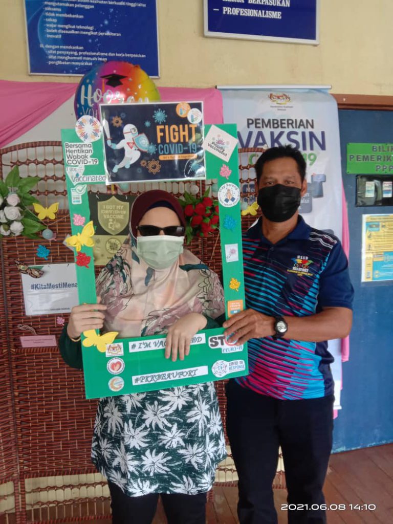 80 Warga Emas dan OKU Di Kampung Kota Klias Terima Vaksin COVID-19