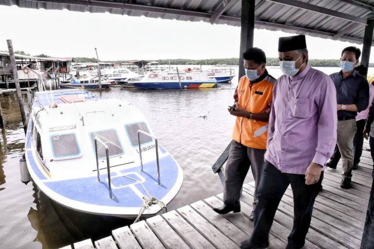 PBNS,MUIS Dan YADIM Sabah Serah Sumbangan Kepada 130 Pekerja Bot Laju Menumbok-Labuan Terjejas Akibat PKP 3.0
