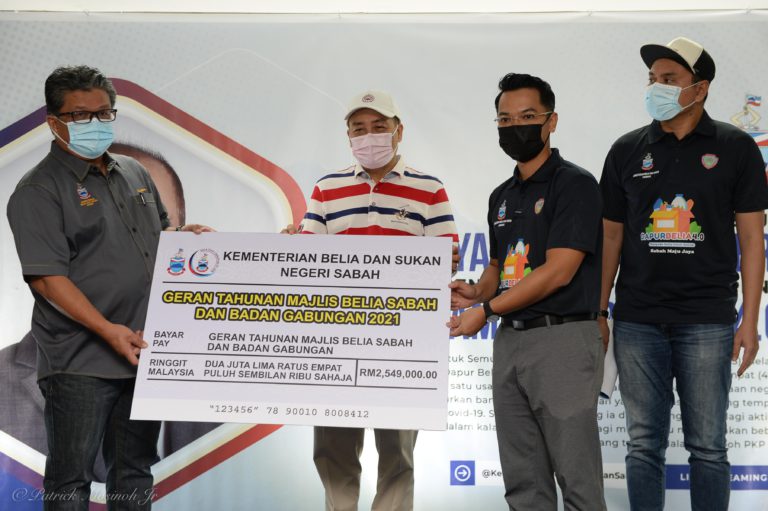 Kerajaan Negeri Serah Geran RM2.55 juta Kepada MBS & Gabungan Laksana Program Pembangunan Belia