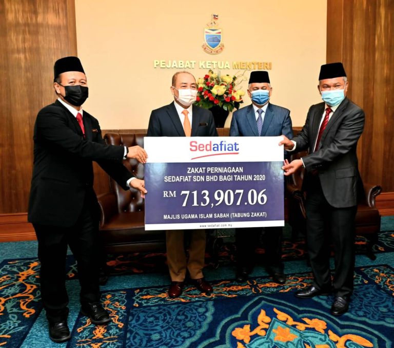 Sedafiat Serah Zakat Perniagaan kepada MUIS