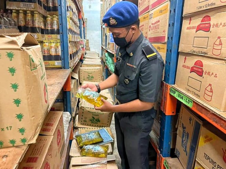 Tindakan tegas KPDNHEP, peniaga naik harga minyak masak paket lebih dari RM2.50 sekilogram