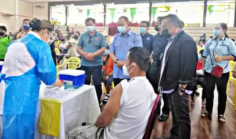 Unit Vaksinasi Bergerak Tamparuli berjalan lancar