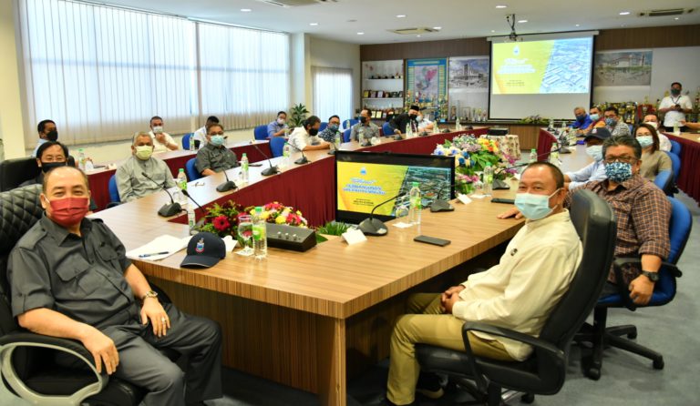 Seluas 8,000 Ekar Tanah Diperuntukkan Bagi Penanaman Avocado