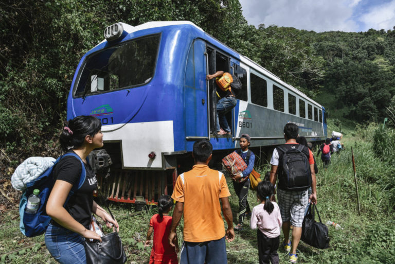 Kerja Baik Pulih Laluan Kereta Api Tenom-Pangi Dan Rayoh Sedang Berjalan