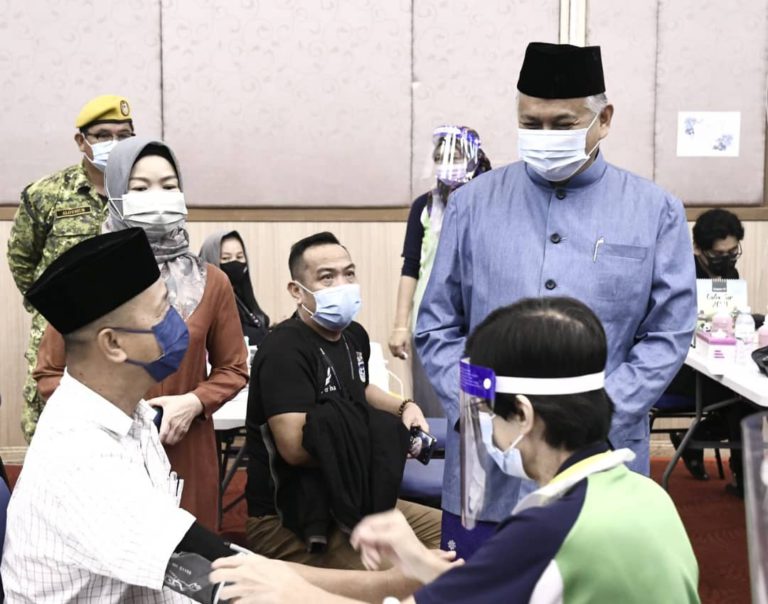 Sabah Longgar Syarat Benarkan Jemaah Terima Vaksin Dos 1 & 2 Menunaikan Solat Di Masjid