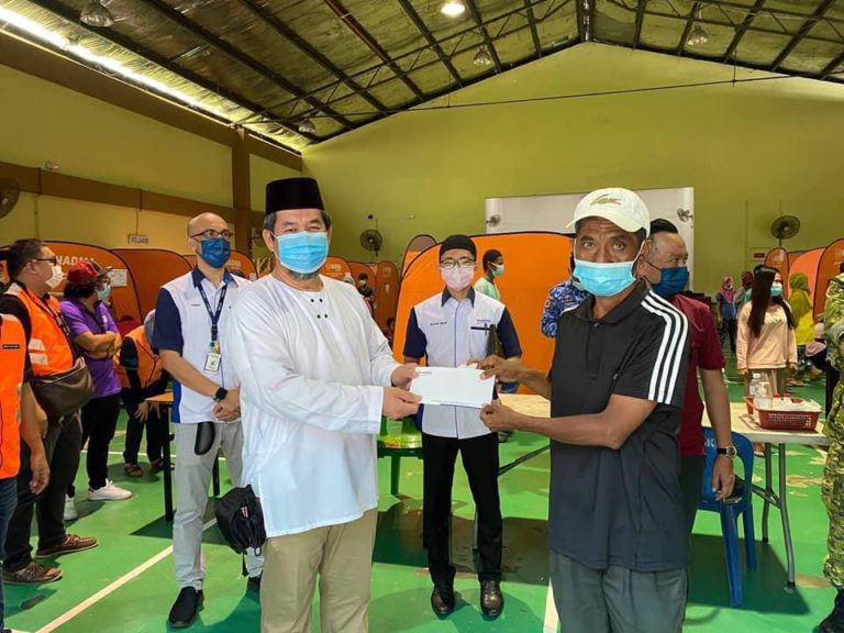 40 Keluarga Mangsa Kebakaran Terima Sumbangan CSR