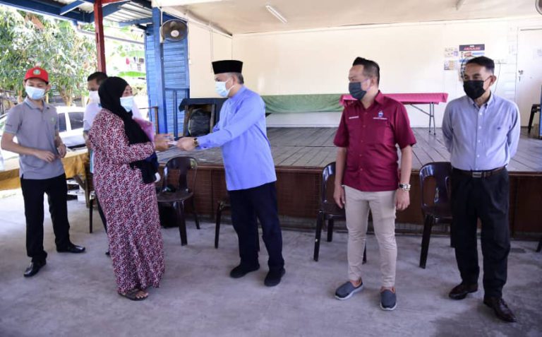 “Sumbangan Ini Dapat Bantu Kami Bina Semula Rumah Baharu,” Penerima Bantuan MUIS