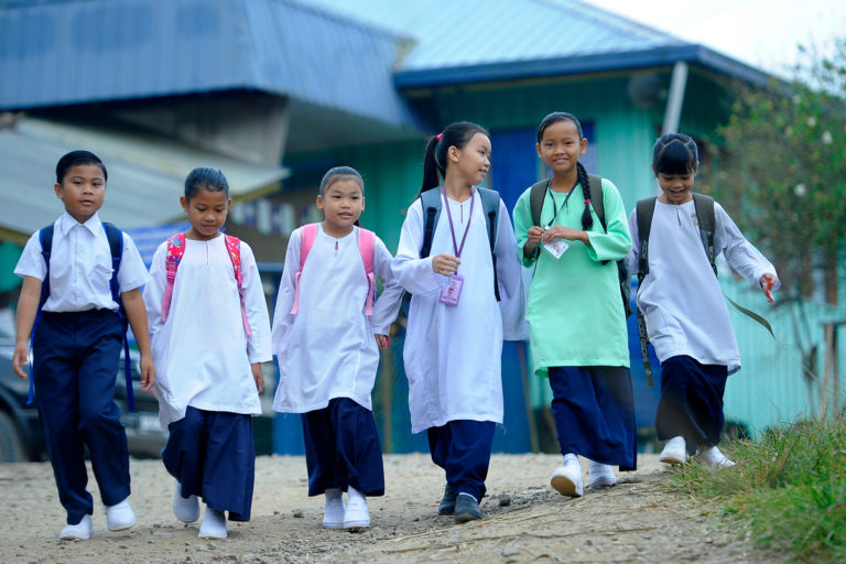 Yayasan Petronas Sumbang peranti, Data Bernilai RM4.6 juta kepada pelajar Sabah, Labuan