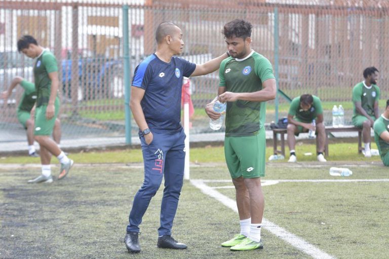 The Rhinos Buru 3 Mata Di Likas