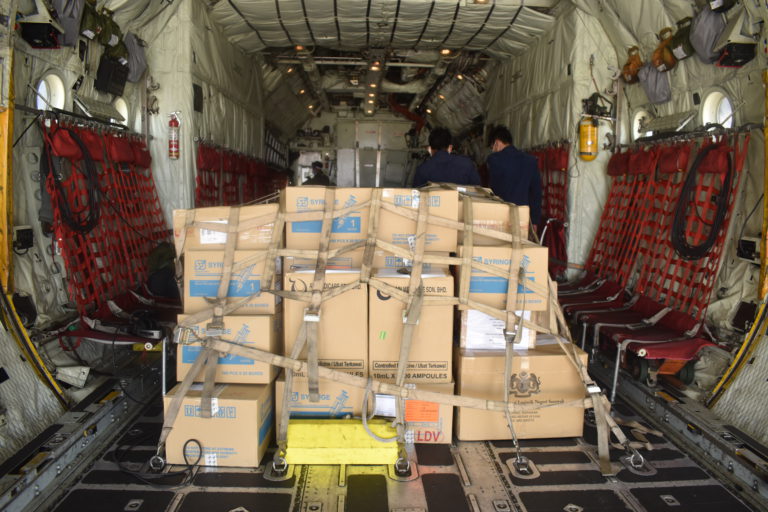 TUDM Laksana Penerbangan Bawa 99,400 Dos Vaksin Ke Sabah