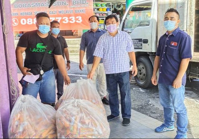 1,200 Penerima Vaksin, Petugas Barisan Hadapan Terima Sumbangan Makanan