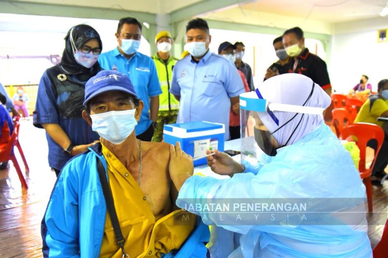 Timbul Keraguan Namun Tetap Yakin Terima Vaksin COVID-19