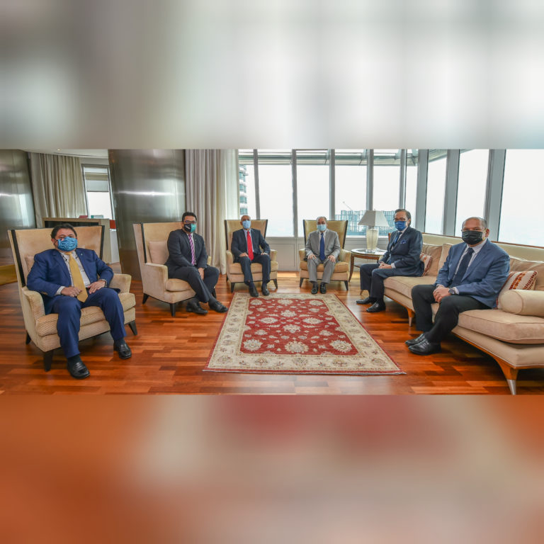 Ketua Menteri Sabah Bertemu Dengan Pegawai-Pegawai Petronas Semasa Lawatan Kerja