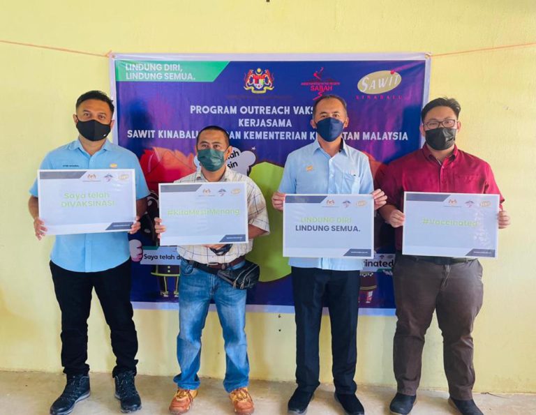 PICK : 600 Kakitangan, Pekerja Ladang & Penduduk Kampung Terima Vaksinasi Menerusi ‘Outreach’