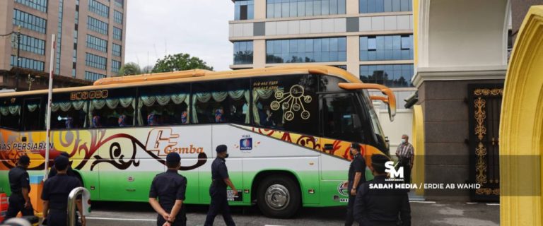 Ahli-Ahli Parlimen BN,PN & GPS Tiba Di Istana Negara