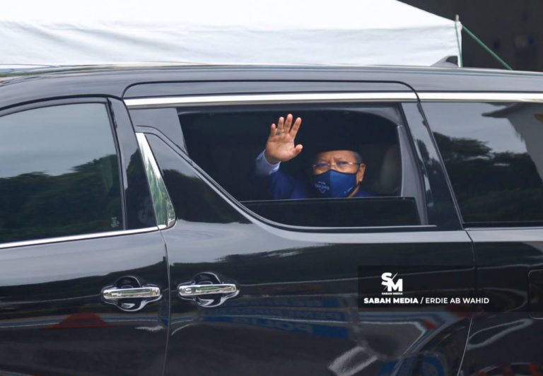 Ahli Parlimen BN, BERSATU Selesai Menghadap Agong