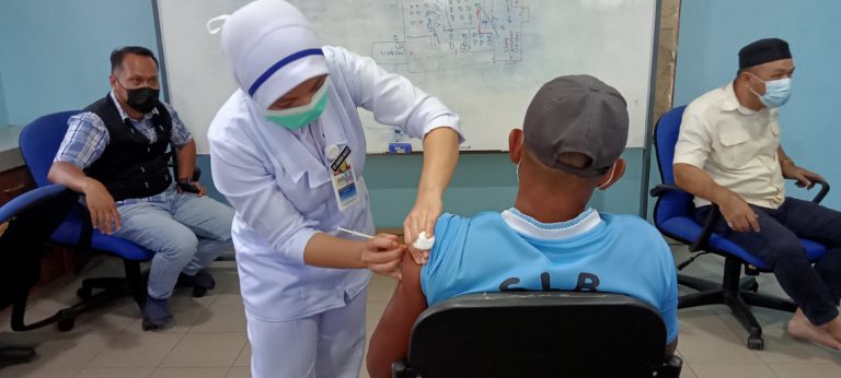 PICK : Inisiatif Majikan Daftar Vaksinasi 908 Pekerja Ladang