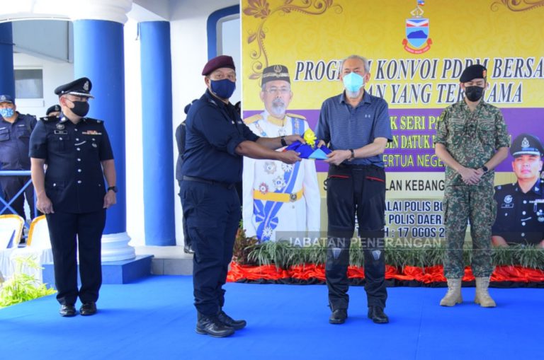 JaPen Sabah Agih 200 Jalur Gemilang, Meriahkan Sambutan Bulan Kebangsaan