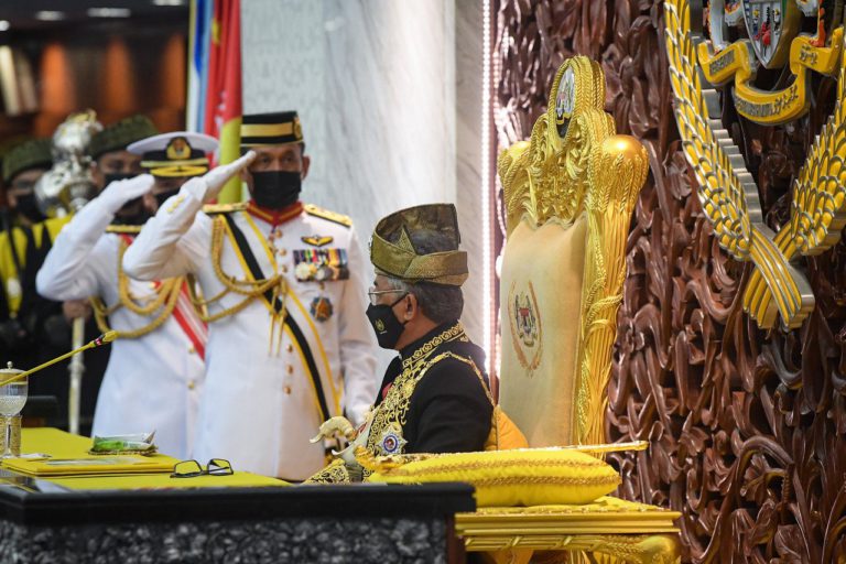 Agong Nasihat Semua Pihak Amalkan Demokrasi Bermusyawarah, Tutup Titah dengan 3 Rangkap Pantun