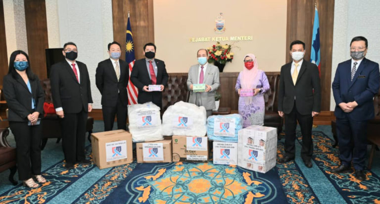 FSI & MCCC Sumbang PPE Untuk Petugas Barisan Hadapan