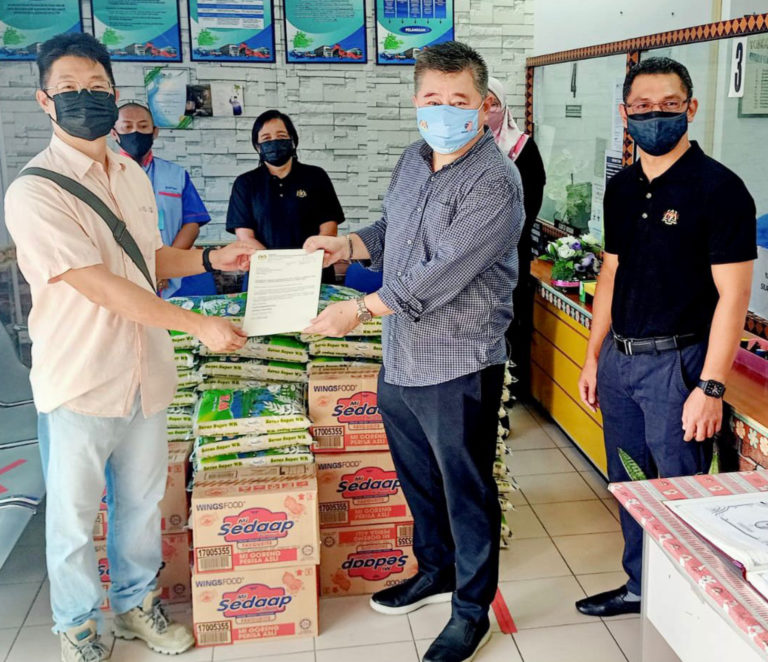 LPKP Terima Sumbangan Bakul Makanan Dari 5 Buah Syarikat Swasta