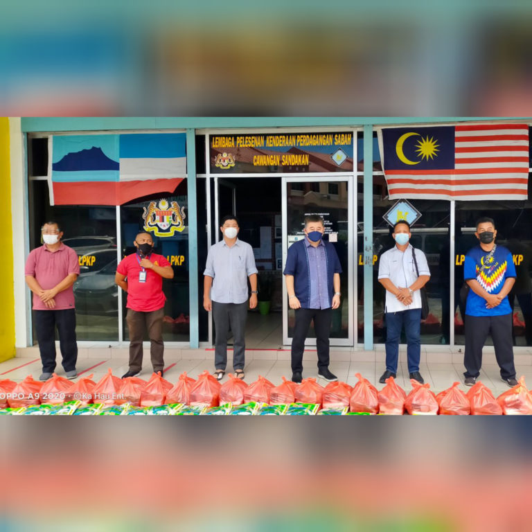 100 Pemandu Bas Henti-Henti Terima Bakul Makanan