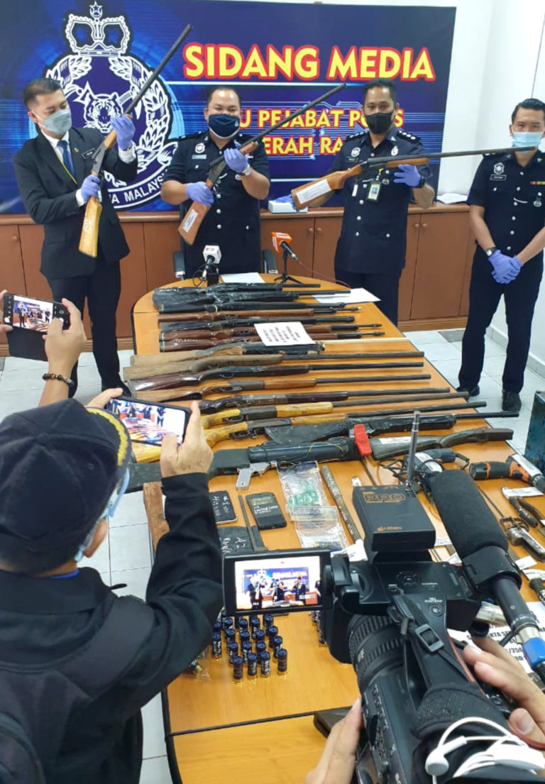 Polis Tahan 5 Lelaki Tempatan Miliki Senjata Api Buatan Sendiri