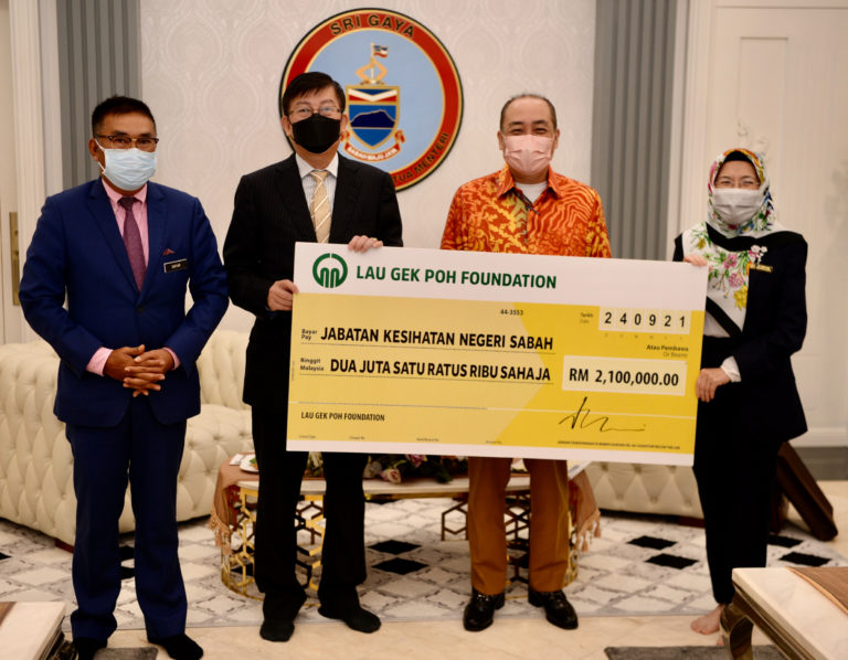 Yayasan Lau Gek Poh Menyumbang 70,000 Oksimeter Kepada Sabah
