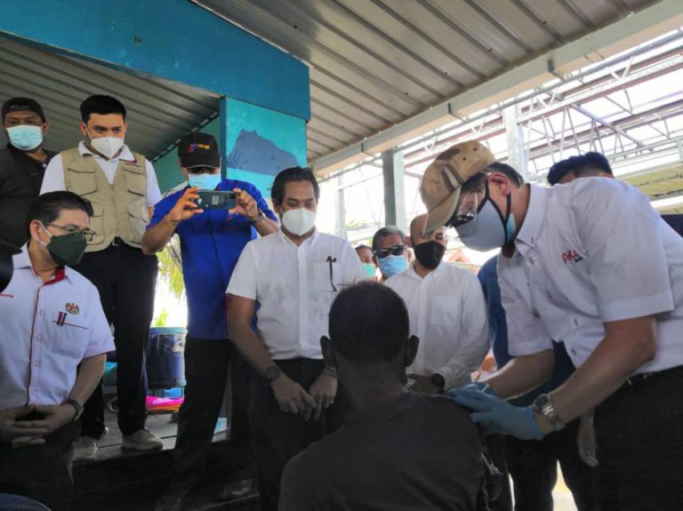 Suntikan Vaksin COVID-19 Kepada Pelajar Dimuktamadkan Khamis Ini