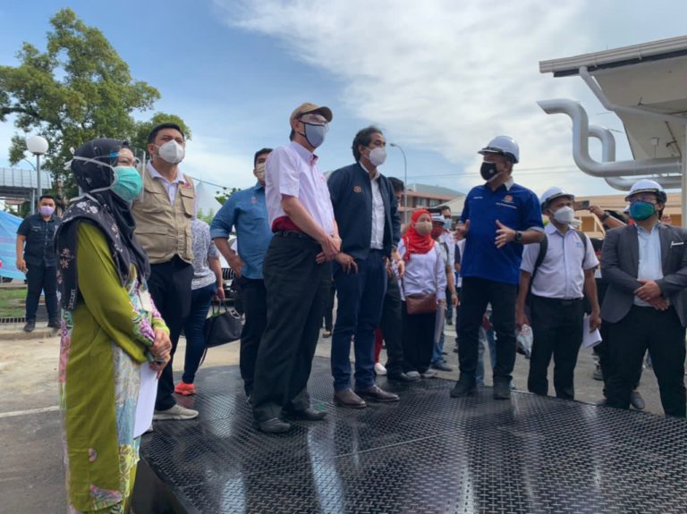 76,400 Remaja Mula Terima Vaksin COVID-19 Di Sarawak Hari Ini