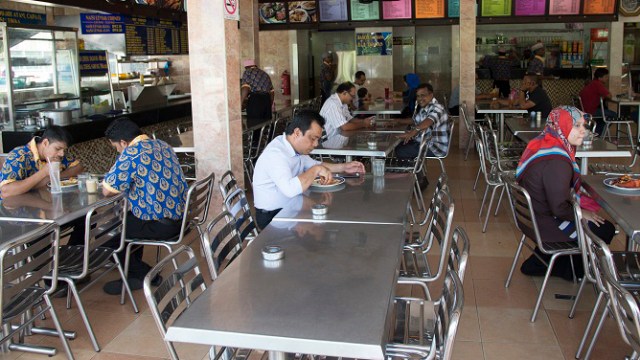Sabah Benar Pemilik Restoran Letak Meja Di Kaki Lima Bermula Esok