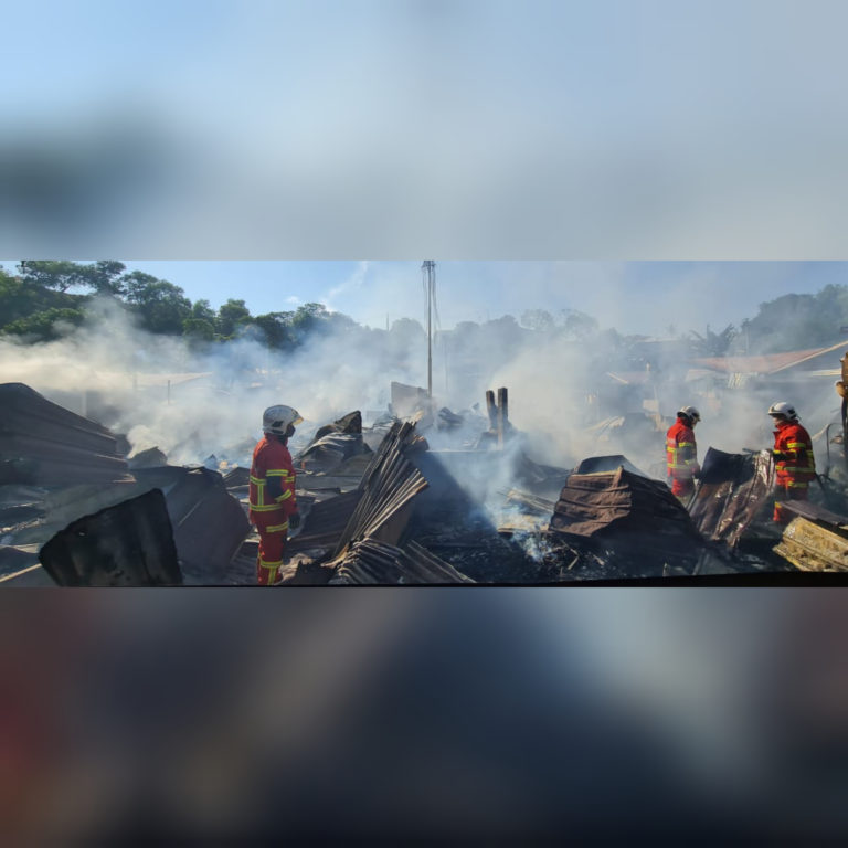 Dua Deret Rumah 16 Pintu, Musnah Terbakar