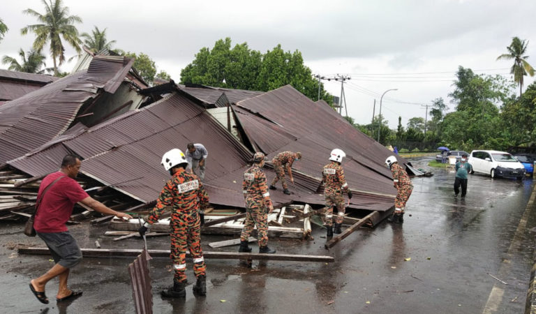 Lima Buah Kedai Lama Pekan Kimanis Roboh Akibat Angin Kencang