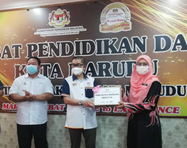 1124 Pelajar Terima Peranti Tablet Di Kota Marudu