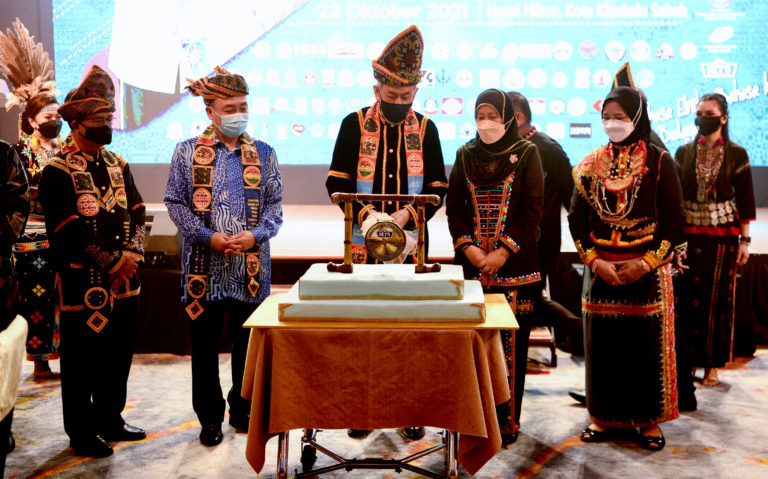 Perkasakan Warisan Kebudayaan Etnik Di Negeri Sabah – Hajiji
