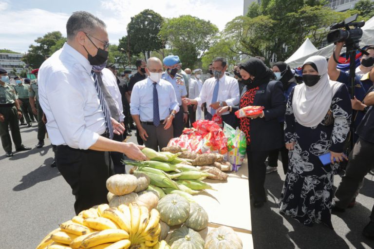 MAFI Serah Bantuan MAFI Prihatin Kepada 1,500 Petugas Barisan Hadapan MINDEF