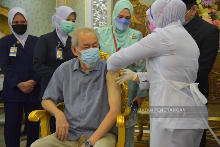 Tun Juhar Terima Suntikan Penggalak