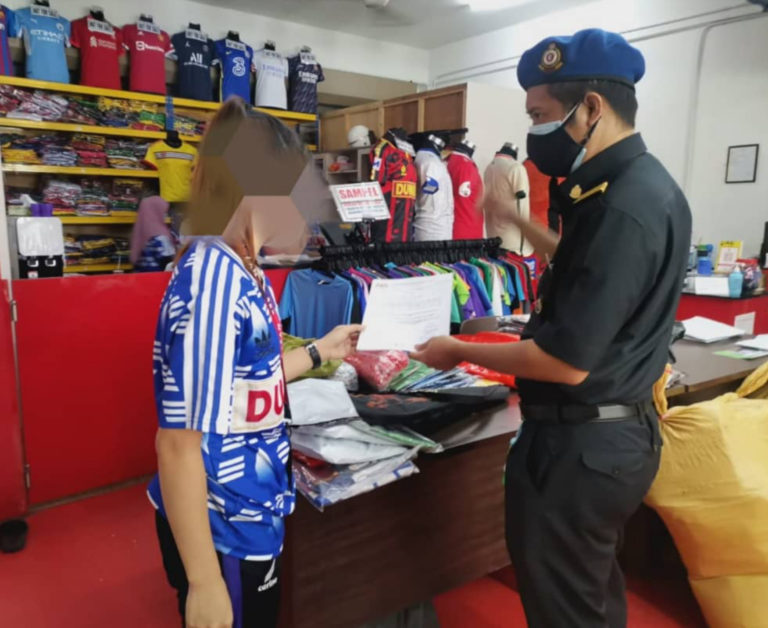 KPDNHEP Sabah Sita 5,567 Pakaian Sukan Pelbagai Jenama Terkenal Yang Disyaki Tiruan