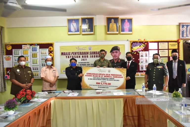 YNJ Serah Sumbangan Penghawa Dingin & Sejadah