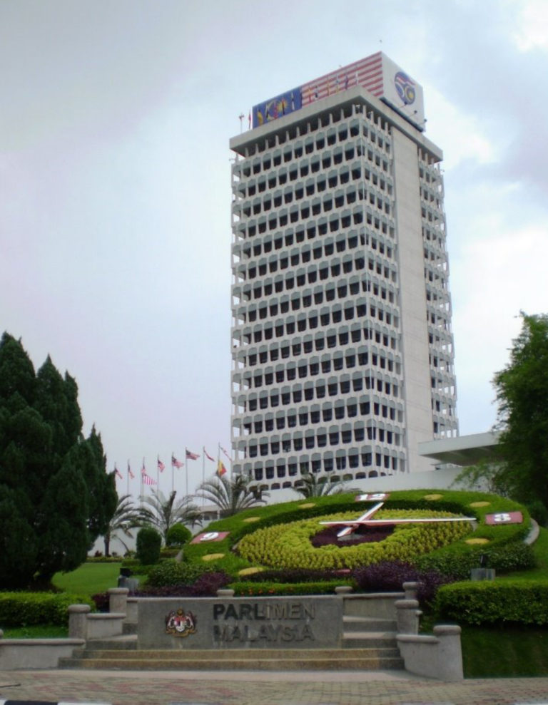 Dewan Rakyat Lulus Pindaan Perlembagaan Persekutuan Berkaitan MA63