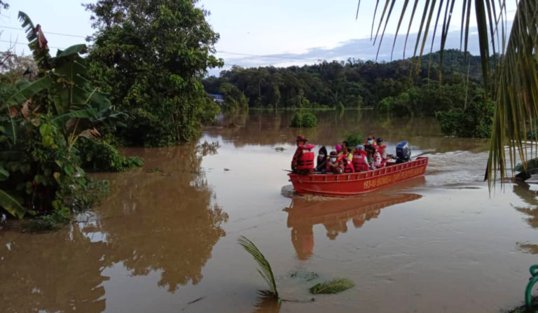 Banjir Di Sipitang, 11 Orang Dipindahkan