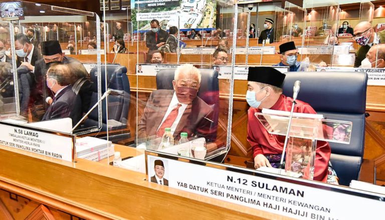 Bajet 2022 : Penjawat Awam Negeri Terima ‘Bonus’ Setengah Bulan Gaji