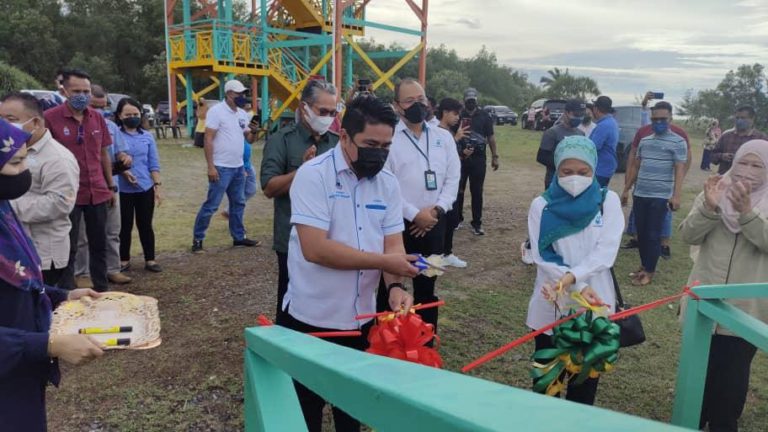 ‘Lookout Tower’ Tarikan Baharu di Kampung Pantai Emas
