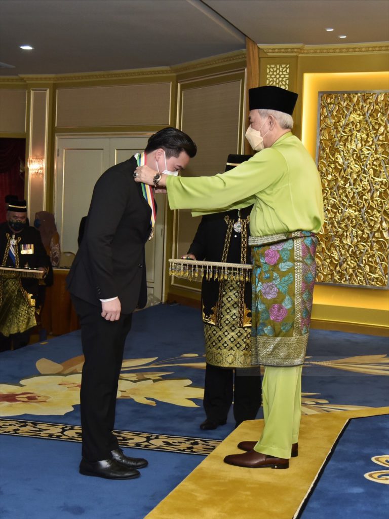 114 Terima Darjah Kebesaran Negeri Sabah