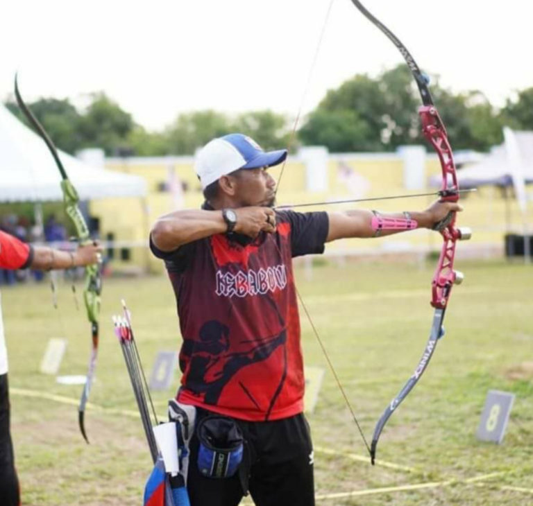 Pemanah Raman Sinigi dari Persatuan Memanah Daerah Kota Kinabalu.