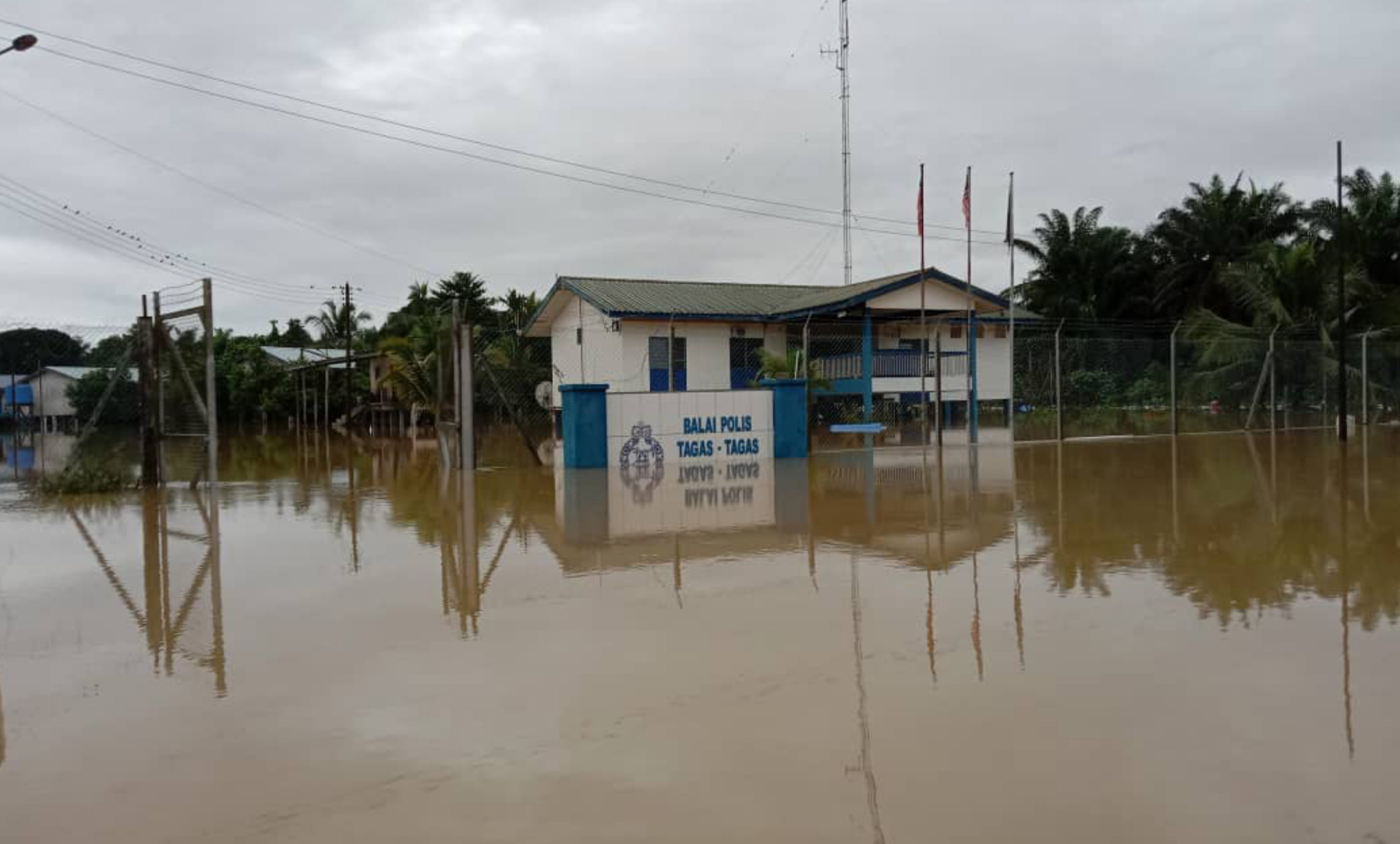 Sekitar kejadian banjir di kawasan-kawasan terjejas di Daerah Beluran.- Foto Ihsan IPD Beluran.